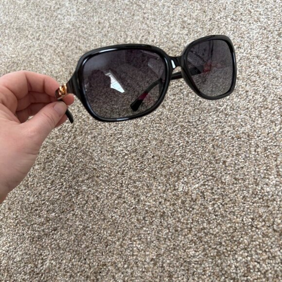 Sunglasses Black Square with gold chain on arms - Picture 4 of 8